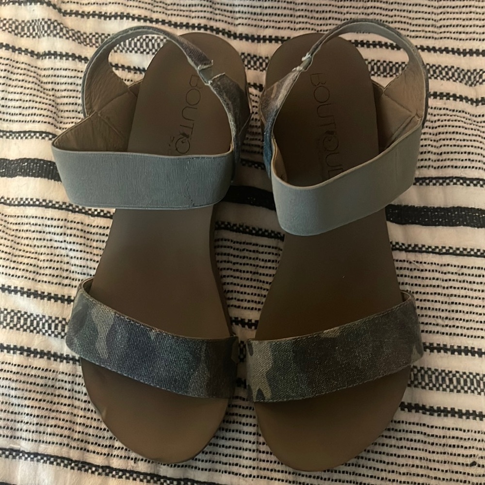 Corky’s Camo wedges Sz 10